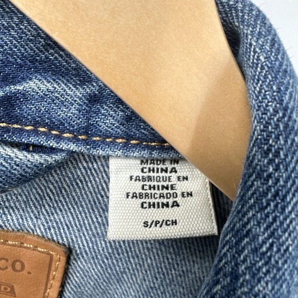 Levi's Jean Jacket Womens Small Trucker Classic Blue Denim - Picture 3 of 10